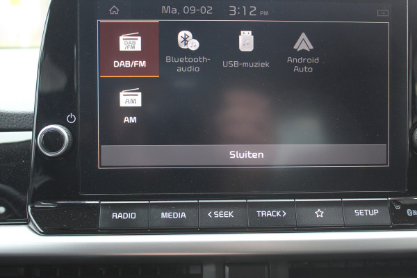 Kia Picanto 1.0-67pk DPi DynamicLine. Kwalitatief erg goed wagen voor jaren zorgeloos rijplezier! Airco, metallic lak, camera, cruise control, elektr. ramen v+a, Android auto/Apple carplay, DAB radio, USB aansl., LM wielen etc