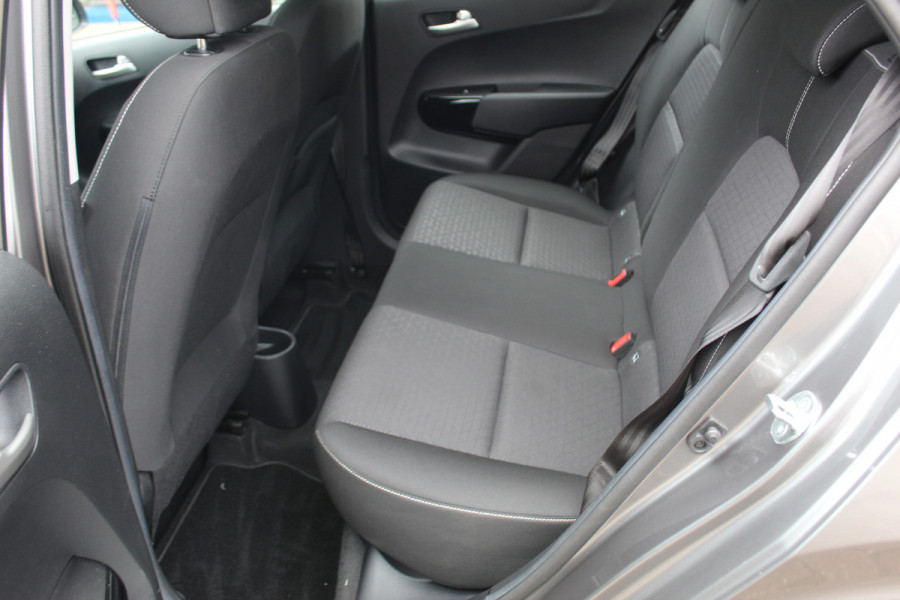 Kia Picanto 1.0-67pk DPi DynamicLine. Kwalitatief erg goed wagen voor jaren zorgeloos rijplezier! Airco, metallic lak, camera, cruise control, elektr. ramen v+a, Android auto/Apple carplay, DAB radio, USB aansl., LM wielen etc