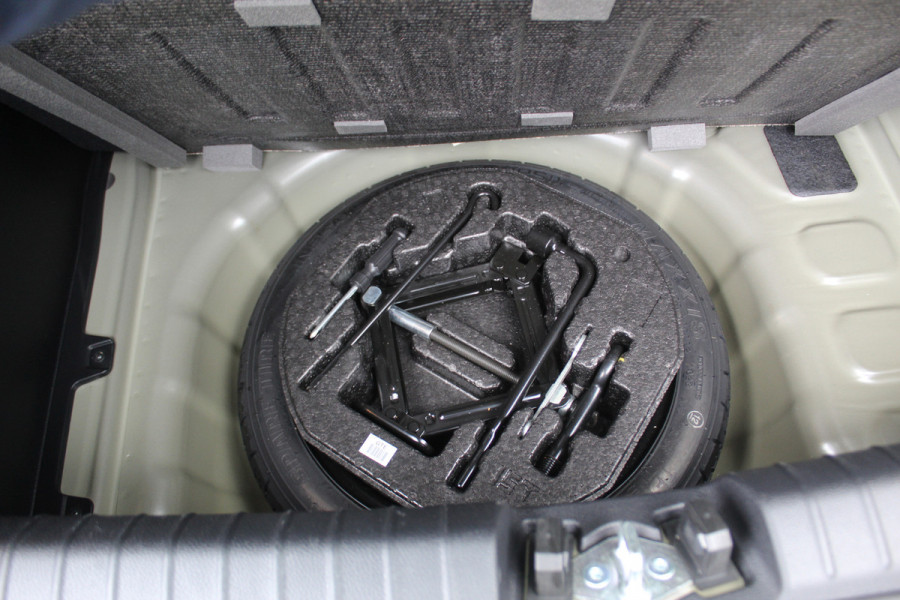 Kia Picanto 1.0-67pk DPi DynamicLine. Kwalitatief erg goed wagen voor jaren zorgeloos rijplezier! Airco, metallic lak, camera, cruise control, elektr. ramen v+a, Android auto/Apple carplay, DAB radio, USB aansl., LM wielen etc