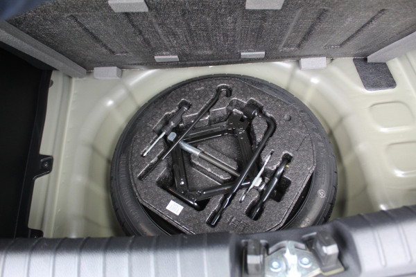 Kia Picanto 1.0-67pk DPi DynamicLine. Kwalitatief erg goed wagen voor jaren zorgeloos rijplezier! Airco, metallic lak, camera, cruise control, elektr. ramen v+a, Android auto/Apple carplay, DAB radio, USB aansl., LM wielen etc