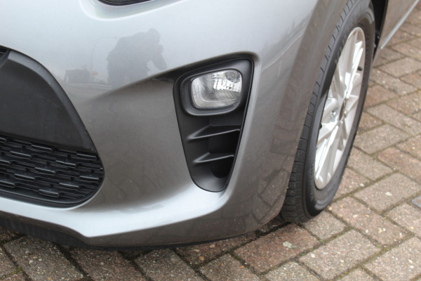 Kia Picanto 1.0-67pk DPi DynamicLine. Kwalitatief erg goed wagen voor jaren zorgeloos rijplezier! Airco, metallic lak, camera, cruise control, elektr. ramen v+a, Android auto/Apple carplay, DAB radio, USB aansl., LM wielen etc