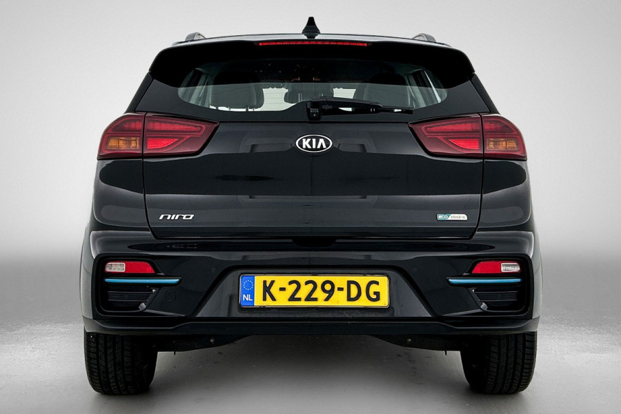 Kia e-Niro DynamicLine 64 kWh (NAVIGATIE, STOEL-/STUURVERWARMING, CARPLAY, 1e EIGENAAR)