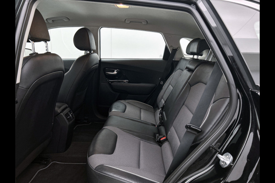 Kia e-Niro DynamicLine 64 kWh (NAVIGATIE, STOEL-/STUURVERWARMING, CARPLAY, 1e EIGENAAR)