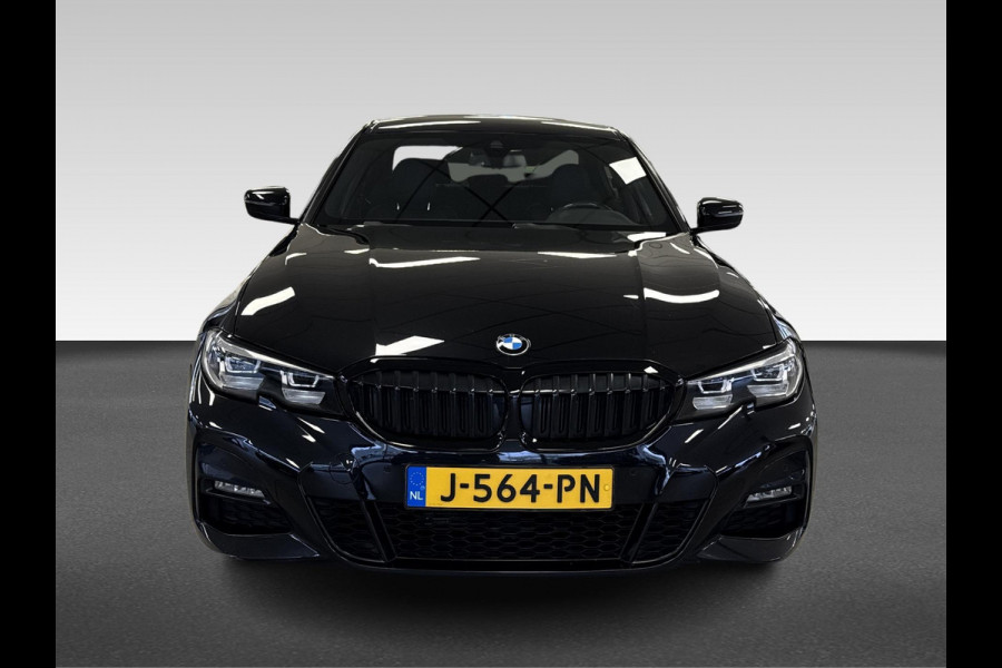 BMW 3 Serie 318i Executive Edition Cruise-control | parkeersensoren | m pakket