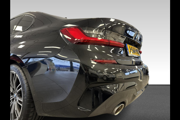 BMW 3 Serie 318i Executive Edition Cruise-control | parkeersensoren | m pakket