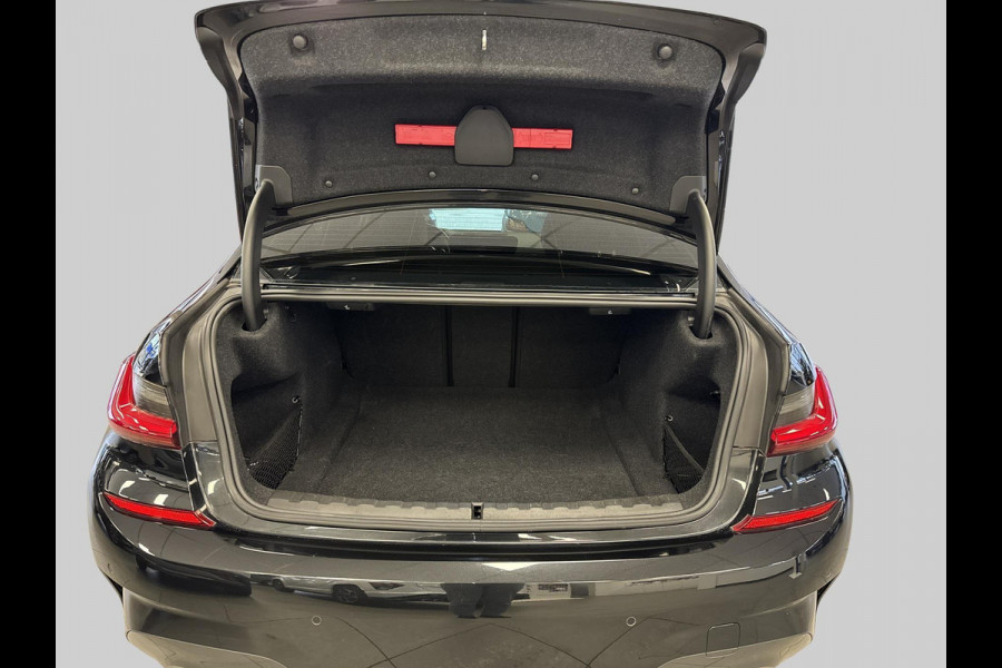 BMW 3 Serie 318i Executive Edition Cruise-control | parkeersensoren | m pakket