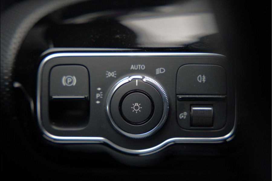 Mercedes-Benz CLA-Klasse Shooting Brake 180 Premium Plus | Stoelverwarming | Parkeersensoren | Navigatie | Cruise Control | Keyless | Ambiance Verlichting | Climate Control