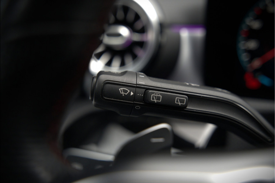 Mercedes-Benz CLA-Klasse Shooting Brake 180 Premium Plus | Stoelverwarming | Parkeersensoren | Navigatie | Cruise Control | Keyless | Ambiance Verlichting | Climate Control