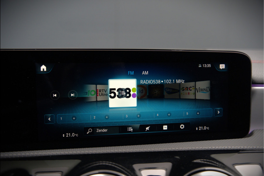 Mercedes-Benz CLA-Klasse Shooting Brake 180 Premium Plus | Stoelverwarming | Parkeersensoren | Navigatie | Cruise Control | Keyless | Ambiance Verlichting | Climate Control