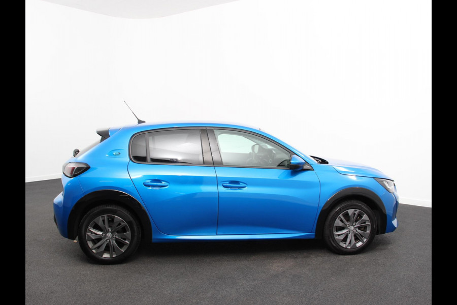 Peugeot e-208 EV Allure 50 kWh Climate control | Cruise control | LED | Camera | Parkeersensor achter | Lane assist | Navigatie | Apple Carplay/ Android Auto