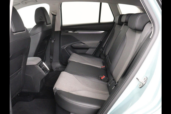 Škoda ENYAQ iV 60 | Stoelverwarming | Adaptive cruise | Warmtepomp | Matrix LED | Keyless | Carplay | Stuurverwarming | Navigatie | Sfeerverlichting | Half leder | Climate control