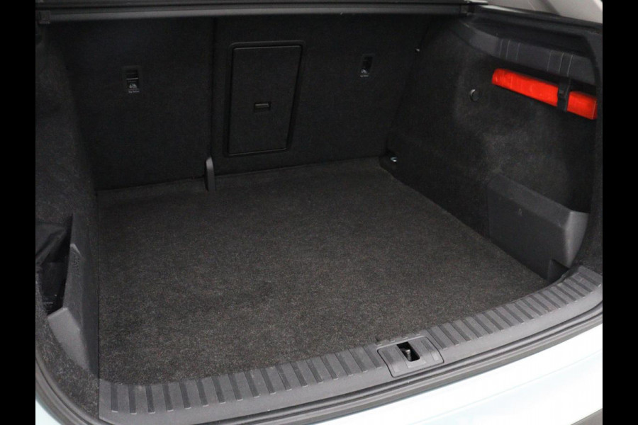 Škoda ENYAQ iV 60 | Stoelverwarming | Adaptive cruise | Warmtepomp | Matrix LED | Keyless | Carplay | Stuurverwarming | Navigatie | Sfeerverlichting | Half leder | Climate control