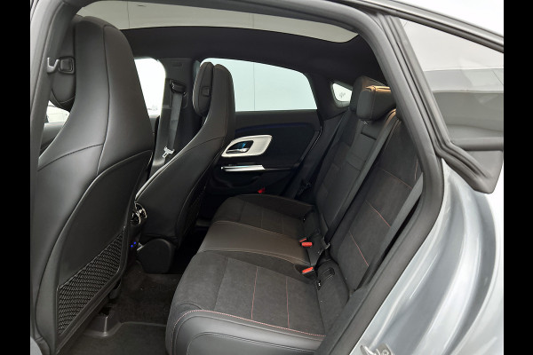 Mercedes-Benz CLA-Klasse 180 Business Solution AMG | Nightpakket | Multibeam Led | Thermotronic | Memorypakket | 19 inch AMG velgen | Sierdelen geborsteld aluminium |Smartphone integratiepakket | Adaptieve cruisecontrol |