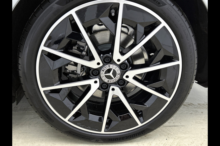 Mercedes-Benz CLA-Klasse 180 Business Solution AMG | Nightpakket | Multibeam Led | Thermotronic | Memorypakket | 19 inch AMG velgen | Sierdelen geborsteld aluminium |Smartphone integratiepakket | Adaptieve cruisecontrol |