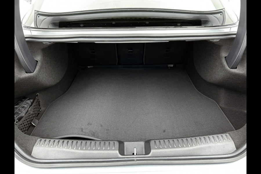 Mercedes-Benz CLA-Klasse 180 Business Solution AMG | Nightpakket | Multibeam Led | Thermotronic | Memorypakket | 19 inch AMG velgen | Sierdelen geborsteld aluminium |Smartphone integratiepakket | Adaptieve cruisecontrol |