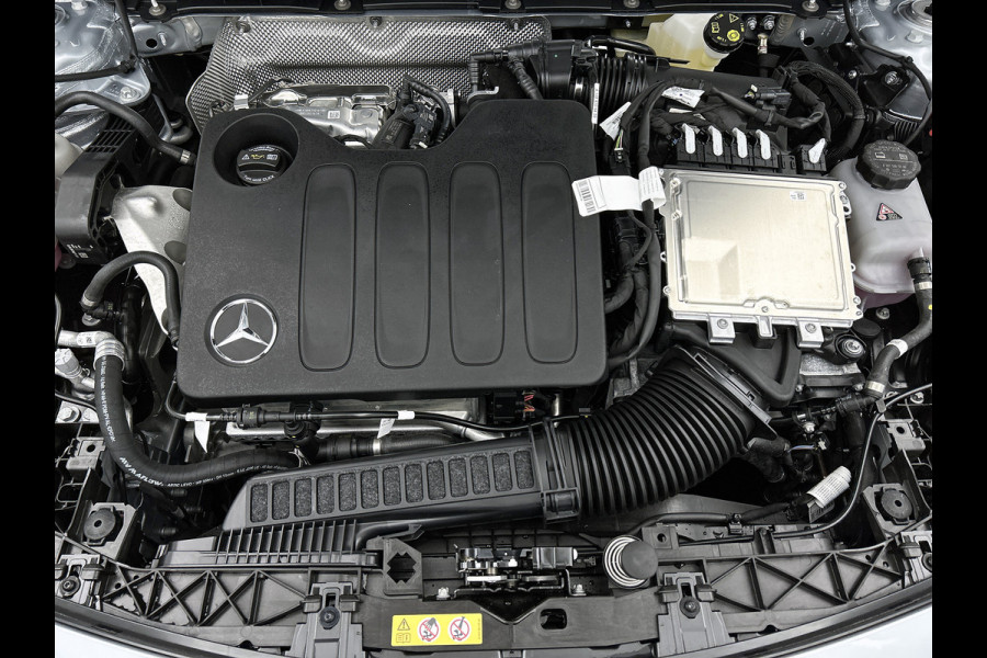 Mercedes-Benz CLA-Klasse 180 Business Solution AMG | Nightpakket | Multibeam Led | Thermotronic | Memorypakket | 19 inch AMG velgen | Sierdelen geborsteld aluminium |Smartphone integratiepakket | Adaptieve cruisecontrol |