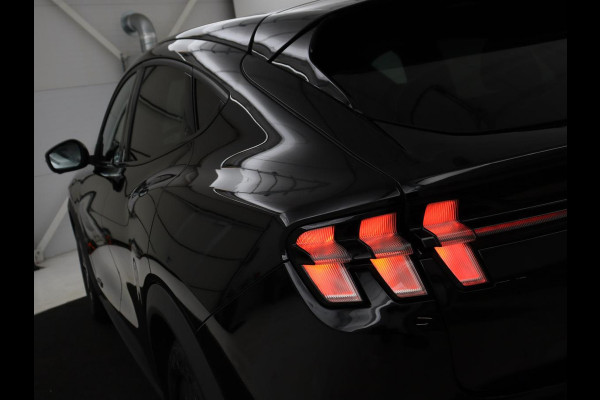 Ford Mustang Mach-E Extended RWD 98 kWh | SOH 92% | Panoramadak | Leder | 360 Camera | Stoelverwarming | B&O Sound | Adaptive cruise | Park Assist | Keyless