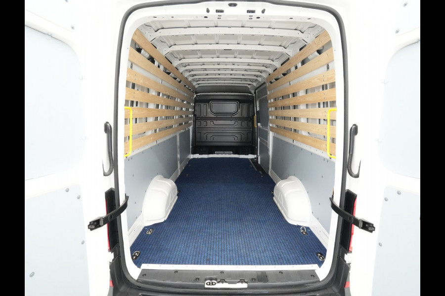 Volkswagen Crafter L4H3 2.0 TDI 140PK 3.5T Automaat Highline / Camera / Navigatie / Betimmering / Carplay
