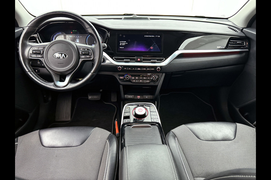 Kia e-Niro DynamicLine 64 kWh (NAVIGATIE, STOEL-/STUURVERWARMING, ADAPTIVE CRUISE, CARPLAY, 1e EIGENAAR)