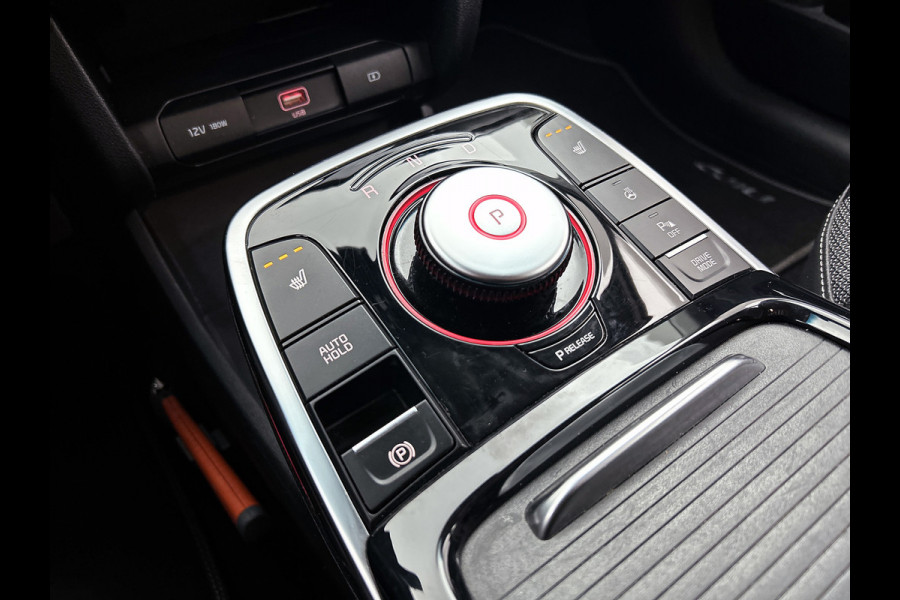 Kia e-Niro DynamicLine 64 kWh (NAVIGATIE, STOEL-/STUURVERWARMING, ADAPTIVE CRUISE, CARPLAY, 1e EIGENAAR)