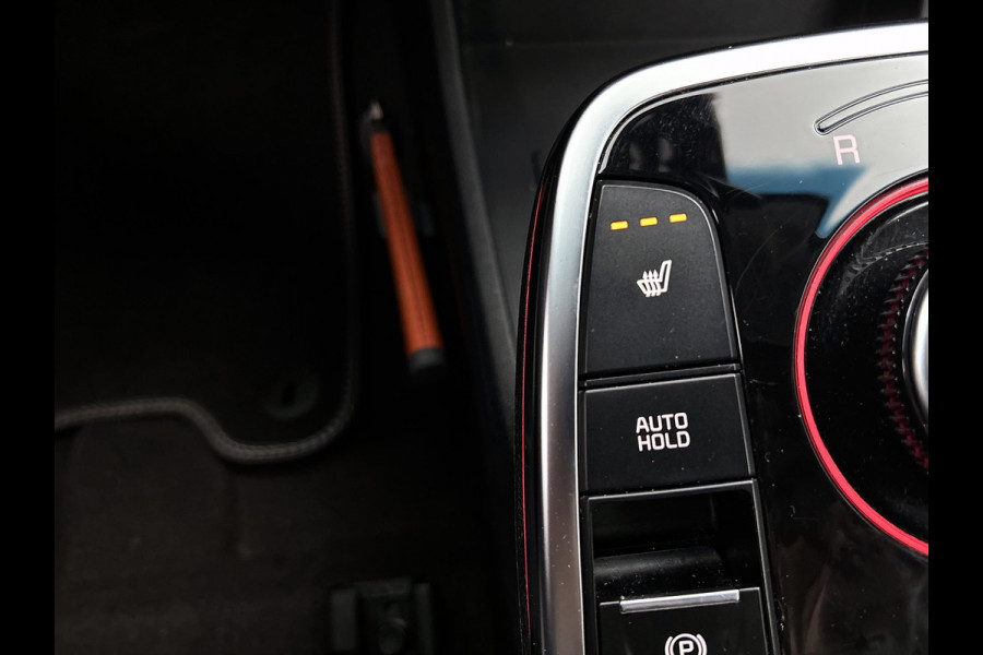 Kia e-Niro DynamicLine 64 kWh (NAVIGATIE, STOEL-/STUURVERWARMING, ADAPTIVE CRUISE, CARPLAY, 1e EIGENAAR)