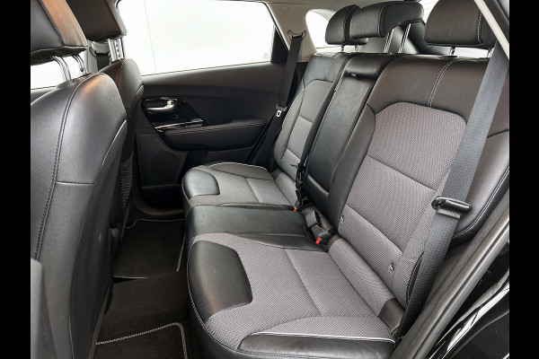 Kia e-Niro DynamicLine 64 kWh (NAVIGATIE, STOEL-/STUURVERWARMING, ADAPTIVE CRUISE, CARPLAY, 1e EIGENAAR)