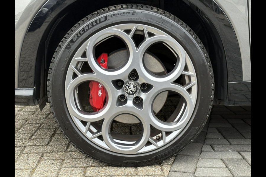 Alfa Romeo Tonale 1.3T PHEV Edizione Speciale 280pk! | Volle uitrusting! | Lederen bekleding | 360 graden Camera | Stoelverwarming/ventilatie | Adaptive cruise control | Schakelflippers |