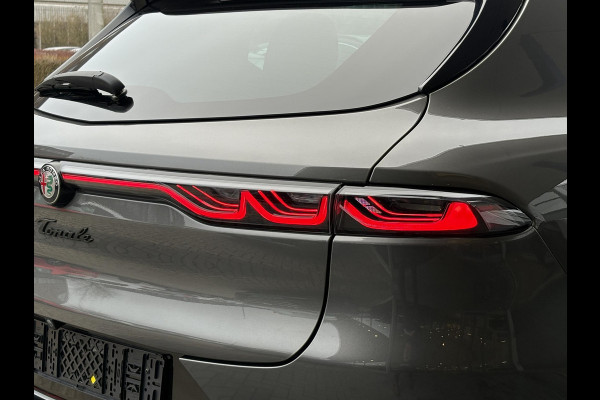 Alfa Romeo Tonale 1.3T PHEV Edizione Speciale 280pk! | Volle uitrusting! | Lederen bekleding | 360 graden Camera | Stoelverwarming/ventilatie | Adaptive cruise control | Schakelflippers |