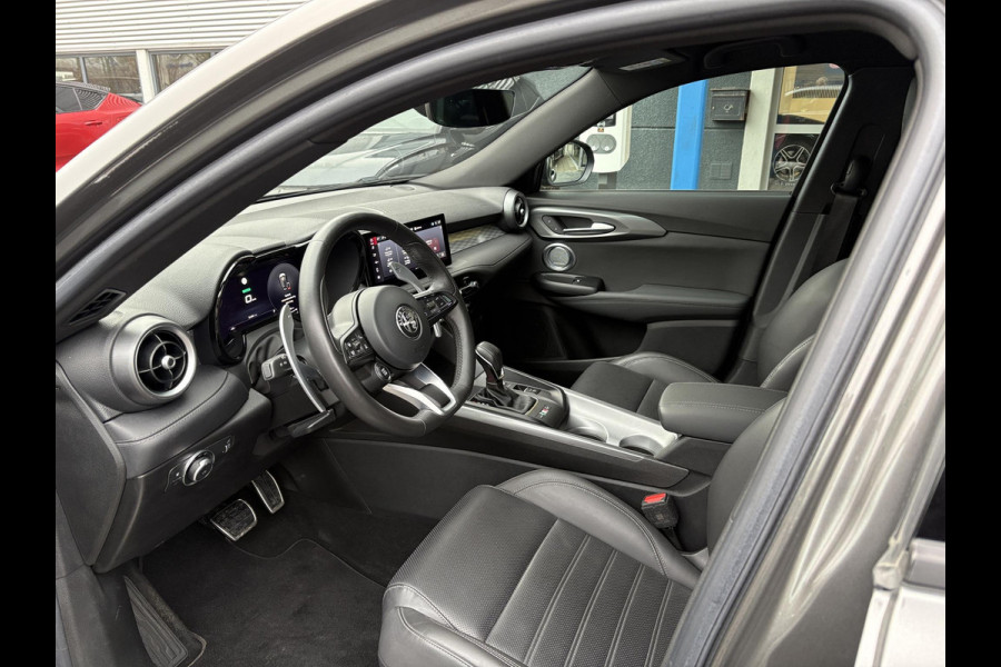 Alfa Romeo Tonale 1.3T PHEV Edizione Speciale 280pk! | Volle uitrusting! | Lederen bekleding | 360 graden Camera | Stoelverwarming/ventilatie | Adaptive cruise control | Schakelflippers |
