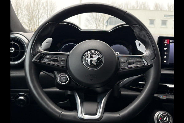Alfa Romeo Tonale 1.3T PHEV Edizione Speciale 280pk! | Volle uitrusting! | Lederen bekleding | 360 graden Camera | Stoelverwarming/ventilatie | Adaptive cruise control | Schakelflippers |
