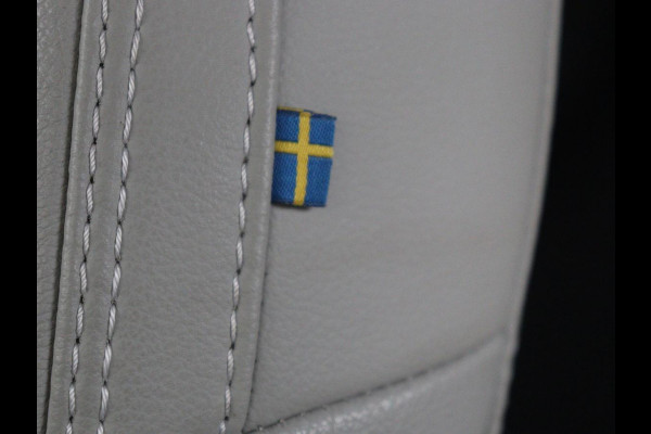 Volvo XC40 1.5 T4 Recharge Inscription Expression | Leder | Trekhaak | Adaptive cruise | Side Assist | Carplay | Navigatie | Full LED | Parkeerverwarming | Climate control | Parkeerhulp | PHEV | Plug In