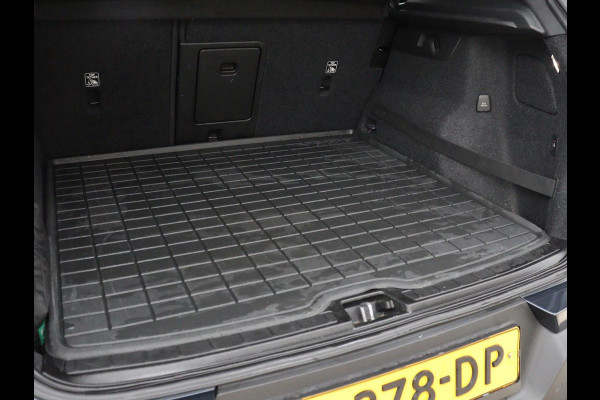 Volvo XC40 1.5 T4 Recharge Inscription Expression | Leder | Trekhaak | Adaptive cruise | Side Assist | Carplay | Navigatie | Full LED | Parkeerverwarming | Climate control | Parkeerhulp | PHEV | Plug In