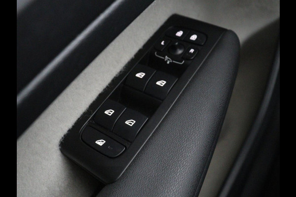 Volvo XC40 1.5 T4 Recharge Inscription Expression | Leder | Trekhaak | Adaptive cruise | Side Assist | Carplay | Navigatie | Full LED | Parkeerverwarming | Climate control | Parkeerhulp | PHEV | Plug In