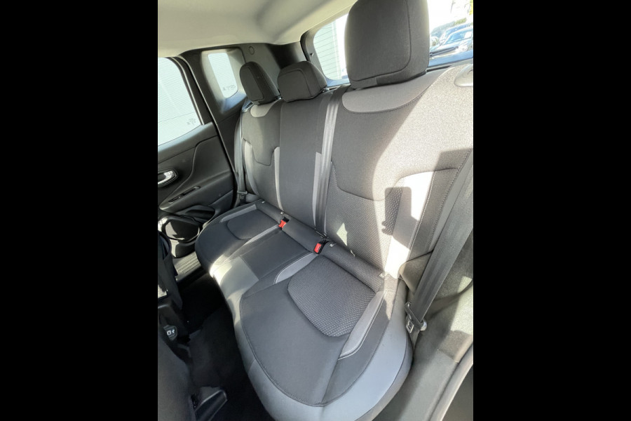 Jeep Renegade 1.5T e-Hybrid Limited (Stoel-/- stuurwiel verwarming - Camera - Keyless Entry - Navigatie - Automatische Airco - LED - Parkeerse