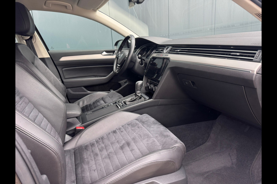 Volkswagen Passat Variant 1.4 TSI Automaat Highline * Trekhaak * Camera * Stoelverwarming * Adaptieve Cruise Control *