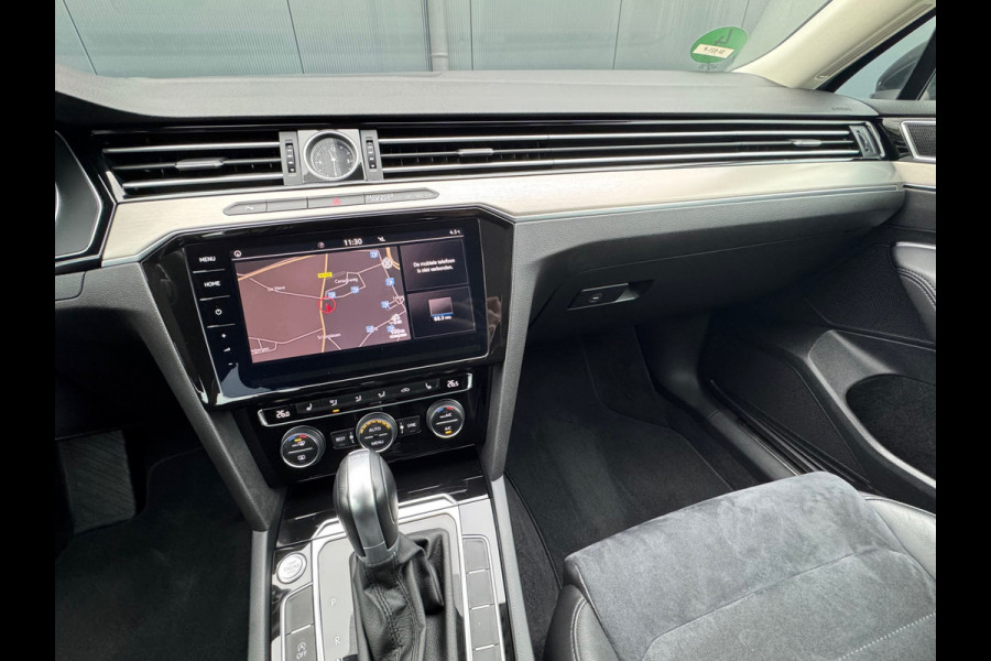 Volkswagen Passat Variant 1.4 TSI Automaat Highline * Trekhaak * Camera * Stoelverwarming * Adaptieve Cruise Control *