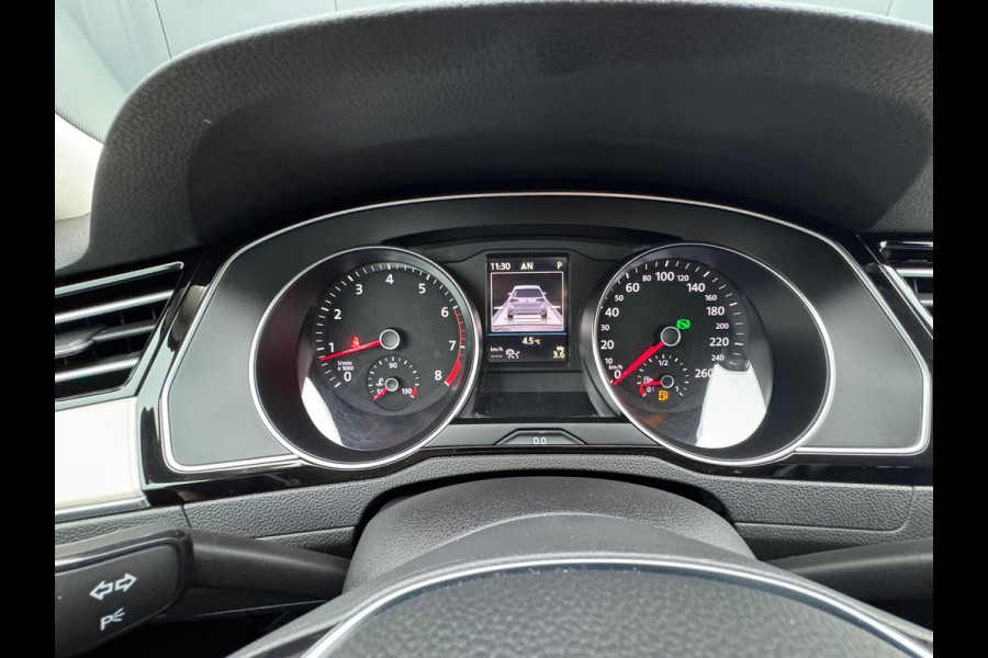 Volkswagen Passat Variant 1.4 TSI Automaat Highline * Trekhaak * Camera * Stoelverwarming * Adaptieve Cruise Control *