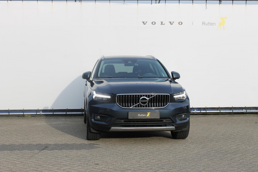 Volvo XC40 T3 163PK Inscription Navigatie / Semi elektrisch wegklapbare trekhaak / Lederen bekleding / Verwarmbare voorstoelen / Lichtmetalen velgen