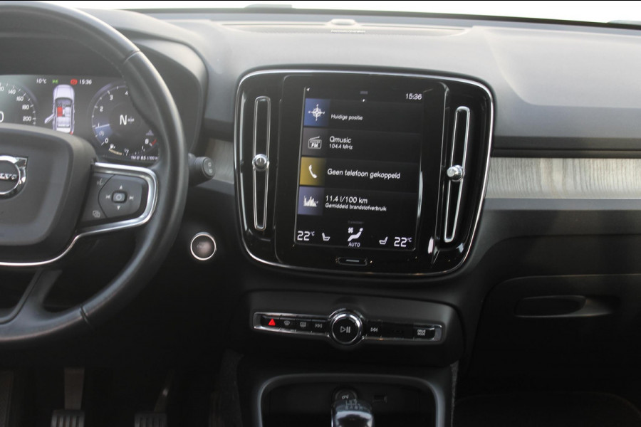 Volvo XC40 T3 163PK Inscription Navigatie / Semi elektrisch wegklapbare trekhaak / Lederen bekleding / Verwarmbare voorstoelen / Lichtmetalen velgen