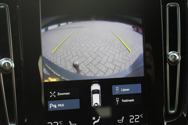 Volvo XC40 T3 163PK Inscription Navigatie / Semi elektrisch wegklapbare trekhaak / Lederen bekleding / Verwarmbare voorstoelen / Lichtmetalen velgen