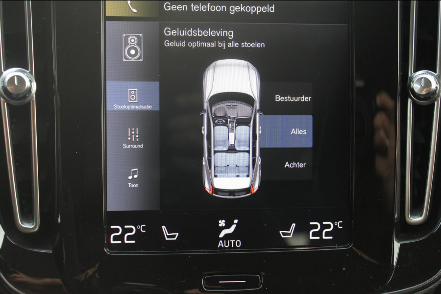 Volvo XC40 T3 163PK Inscription Navigatie / Semi elektrisch wegklapbare trekhaak / Lederen bekleding / Verwarmbare voorstoelen / Lichtmetalen velgen