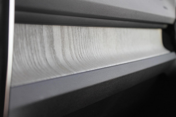 Volvo XC40 T3 163PK Inscription Navigatie / Semi elektrisch wegklapbare trekhaak / Lederen bekleding / Verwarmbare voorstoelen / Lichtmetalen velgen