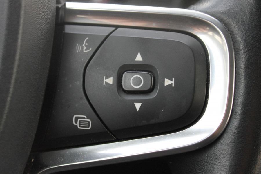 Volvo XC40 T3 163PK Inscription Navigatie / Semi elektrisch wegklapbare trekhaak / Lederen bekleding / Verwarmbare voorstoelen / Lichtmetalen velgen