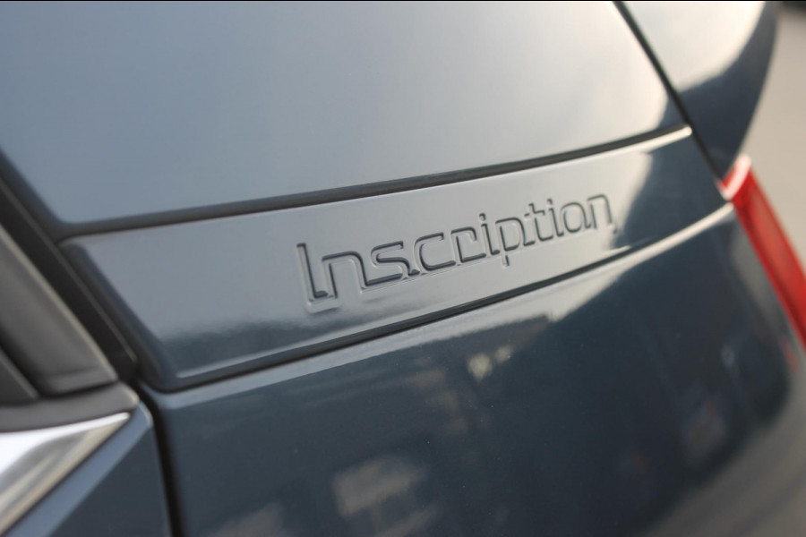 Volvo XC40 T3 163PK Inscription Navigatie / Semi elektrisch wegklapbare trekhaak / Lederen bekleding / Verwarmbare voorstoelen / Lichtmetalen velgen