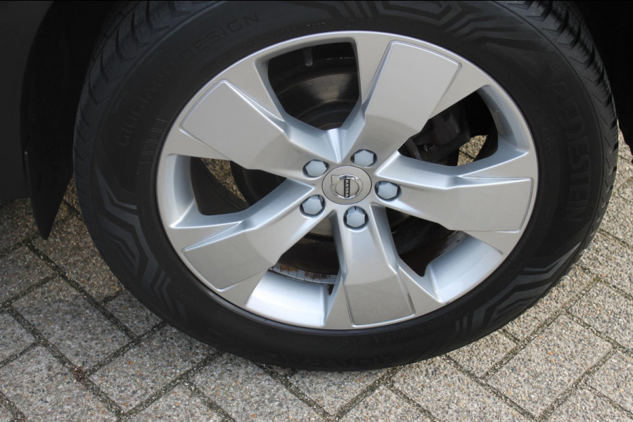 Volvo XC40 T3 163PK Inscription Navigatie / Semi elektrisch wegklapbare trekhaak / Lederen bekleding / Verwarmbare voorstoelen / Lichtmetalen velgen