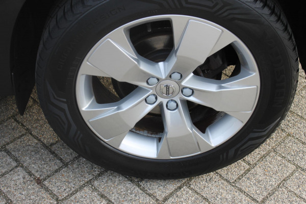 Volvo XC40 T3 163PK Inscription Navigatie / Semi elektrisch wegklapbare trekhaak / Lederen bekleding / Verwarmbare voorstoelen / Lichtmetalen velgen