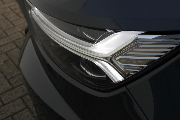 Volvo XC40 T3 163PK Inscription Navigatie / Semi elektrisch wegklapbare trekhaak / Lederen bekleding / Verwarmbare voorstoelen / Lichtmetalen velgen