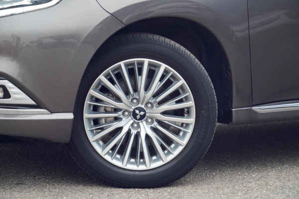 Mitsubishi Outlander 2.4 PHEV Intense+ / 1e Eigenaar / 11dkm NAP / Schuifdak / Dealer onderhouden / Navi / Stoelverw.