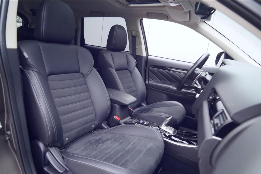 Mitsubishi Outlander 2.4 PHEV Intense+ / 1e Eigenaar / 11dkm NAP / Schuifdak / Dealer onderhouden / Navi / Stoelverw.