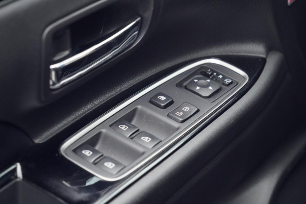 Mitsubishi Outlander 2.4 PHEV Intense+ / 1e Eigenaar / 11dkm NAP / Schuifdak / Dealer onderhouden / Navi / Stoelverw.